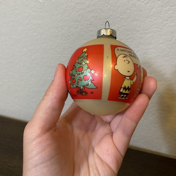 Vintage 1960s glass Peanuts Christmas tree ornament - Picture 2 of 8